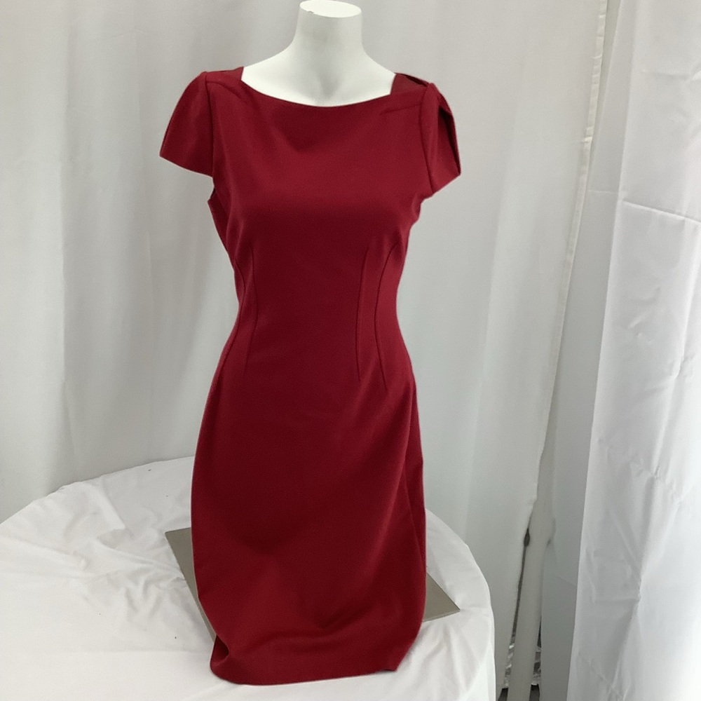 Elise Tahari - Women’s Red Dress - Size 6